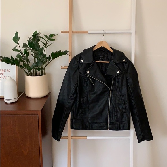 Forever 21 Jackets & Blazers - Forever 21 Black Moto Jacket